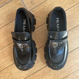 PRADA MONOLITH LOAFER DUP€